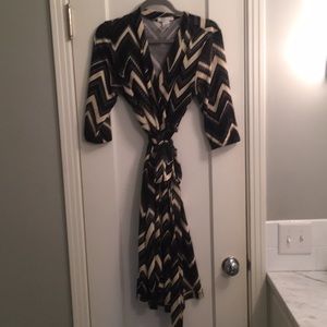 LAST CHANCE - Maternity dress - Cream & Black